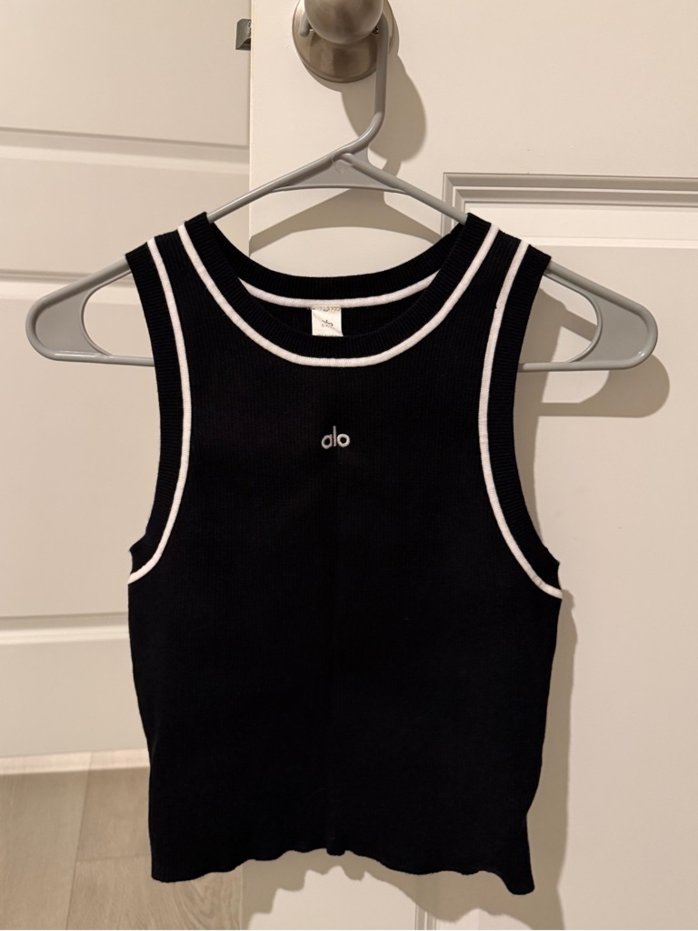 Alo Ribbed Sweater Knit Highline Cropped Tank - BLACK SMALL